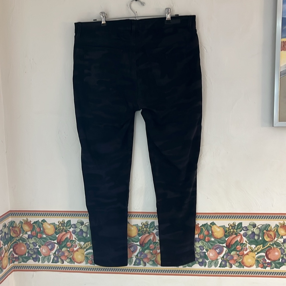 Social Standard by Sanctuary Ankle Skinny Camo Jeans, Size 14, Black/Gray - Picture 6 of 13